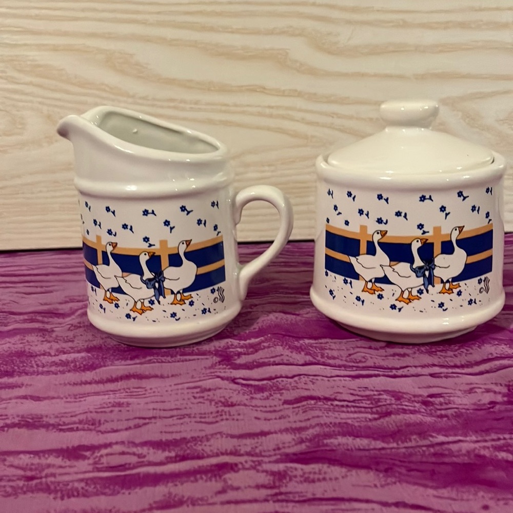 Charming Goose Creamer and Sugar Set